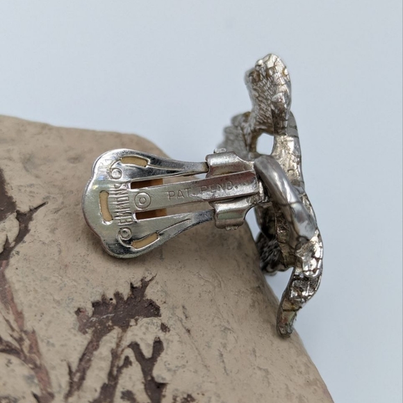 Vintage EMMONS Clip On Earrings Silver Tone Metal Leaf Design Textured - Picture 9 of 12